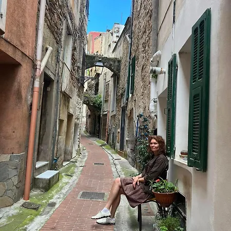 Casa Storica Di Alma Con Fantastica Vista Mare 圣雷默