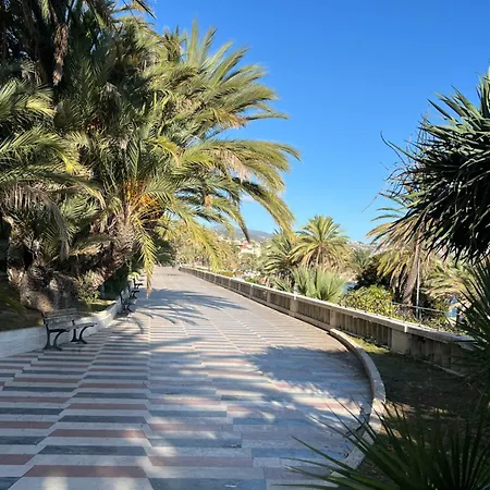Casa Storica Di Alma Con Fantastica Vista Mare * 圣雷默